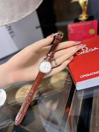 白 -金 钢带+20陶瓷+40。欧米茄-Omega女士腕表原装石英机芯 316L精钢表壳 矿物质玻璃镜面 精钢表带 28Mm厚8Mm如果今天的阳光停止了它耀眼的 - 点击图像关闭