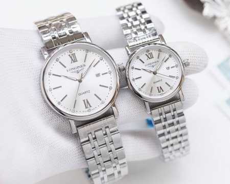 白壳 金壳 钢带20 品牌：浪琴-Longines 类型：情侣腕表 壳套：顶级版316精钢l 表带：进口小牛皮表带 316L精钢表带 机芯：进口石英机芯 镜面： - 点击图像关闭