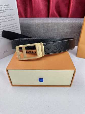 特 品牌： Lv 新款进口3. 5自动扣头层小牛皮，手感细腻柔软。搭配纯钢自动精品钢扣，男士必备！宽度： 3.5Cm自动钢扣头层牛皮皮带 - 点击图像关闭