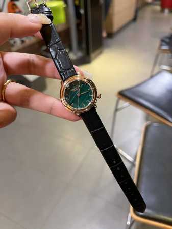 罗拉罗斯作为最靓的小仙女，一定能成功驾驭各个时令最in的时尚 素。还记得一经推出就火遍ins圈的小绿盘吗？这个仙女手表就是来自英国的设计师品牌lola Rose - 点击图像关闭