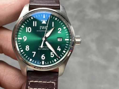 V7厂 七星推荐之马克20 Iwc入门飞行员腕表系列，暌违6年压轴登场！Mark Xx 陪你翱翔 继2016年推出的前作第十八代 Mark Xvii 之后，跳过
