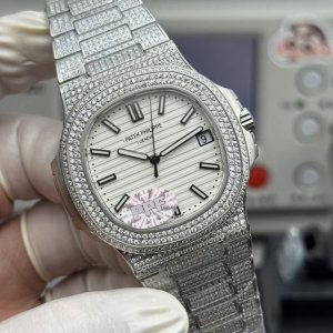 ppf-超薄8.3Mm厚度，百达翡丽5711系列满钻“经典白”限量版鹦鹉螺 搭载一体Cal.324 直径40Mm