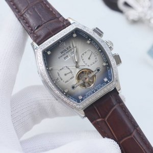 白 金 品牌：劳力士-Rolex 类型：男士腕表 壳套：顶级版316精钢L 表带：316精钢表带 机芯：全自动进口机械机芯 镜面：矿物质防刮镜面玻璃 尺寸：直径