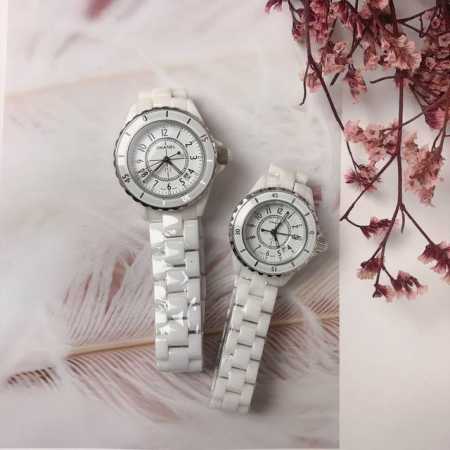 原单也有 香奈儿 Chanel J12系列n表径：表扣：三重折叠原装扣 背透：密底 表壳材质：陶瓷n表盘材质：陶瓷精钢 表镜材质：水晶玻璃 表冠材质：精钢，旋入 - 点击图像关闭