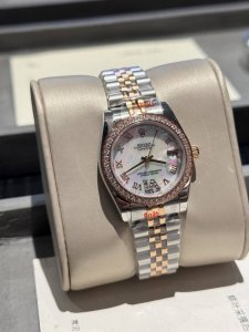劳力士 日志 系列经典女款 实芯钢带-原装压扣 进口机芯 小红书火爆推荐 设计显出独特高贵优雅女神气质！316精钢表壳搭配施华洛世奇水晶钻石，纯手工镶嵌而成，女