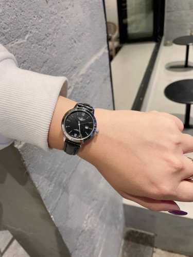 白皮 .金 .钢20 浪琴-Longines 情侣对表 原装进口石英机芯 316L精钢表壳 直径男39Mm女29Mm 厚8Mm如果今天的阳光停止了它耀眼的光芒。