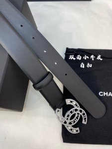 特 香奈儿 原单货品 宽度3.0Cm 双面原厂小牛皮，皮质柔软 细腻，手感好。多种扣头可选 ，精细做工。上身效果非常好