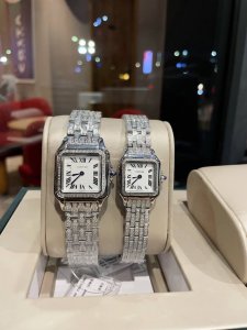 白满钻 金玫满钻680 卡地亚 猎豹新版满钻 多种选择 华丽而不羁 是panth Re De Cartier猎豹所传达的美学风格 它线条流畅 魅惑动人 柔软服帖