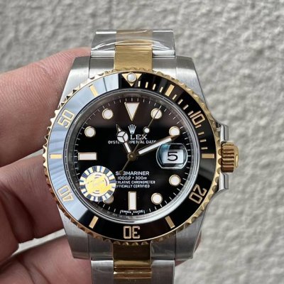 全新作品潜航者系列116613间金黑 蓝鬼 尺寸：40Mm。Zzf凭借多年制表经验，一贯秉承精益求精的工匠精神，为广大表友带来全网最领先的日历型潜航者！潜心巨作