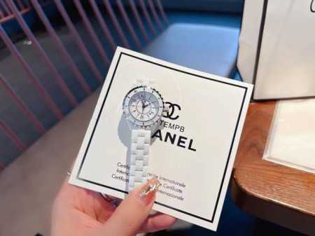 Chanel J12 Untitled 陶瓷腕表德国陶瓷工艺 日本石英机芯 原装拉力扣 问世至今 一直演绎全新风范 时尚女神的必备 尺寸：33Mm！ - 点击图像关闭