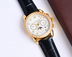 白钻1500 金钻2020百达翡丽Patek Philippe复杂功能系列-纯手工-雕花腕表-惊艳登场，42毫米的表径适配大众男性手寸，非常商务可亦休闲。整表表