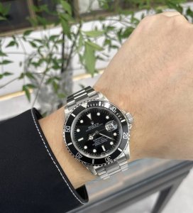 人生第一块劳力士黑水鬼 上手无敌！简直就是质感之王 而且和婚戒非常搭[赞R] 丈母娘特意在婚前送的一块表 还是太全面了[哇R] #黑水鬼 #人生第一块表 #