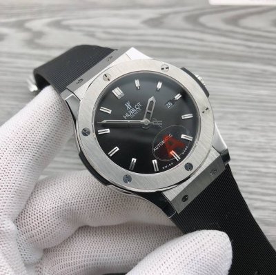 Hbb 宇舶 恒宝 Hublot 经典融合系列 565.Nx. .Lr 机芯：进口9015机械机芯 42小时摆幅振频28800 升级自动陀原装刻度 材料：316