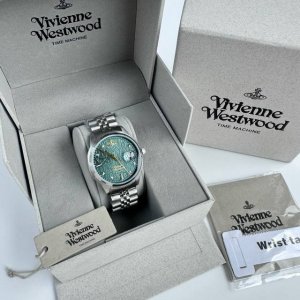 Viviennewestwood腕表 绿色浮雕表盘 石英机芯精钢表带 女表土星元素防水 绿色浮雕钢带石英腕表 沉稳深绿色表盘 字母浮雕效果 设计的灵感来自时尚而