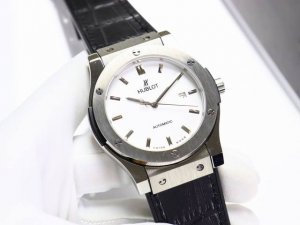 金+20宇舶 恒宝Hublot 经典融合系列 316精钢表壳 壳套采用Cnc工艺精细打磨加工 确保各方位细节 圈口彰显宇舶独特拉丝工艺效果，表带采用进口橡胶表带