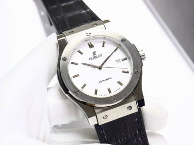 金+20宇舶 恒宝Hublot 经典融合系列 316精钢表壳 壳套采用Cnc工艺精细打磨加工 确保各方位细节 圈口彰显宇舶独特拉丝工艺效果，表带采用进口橡胶表带