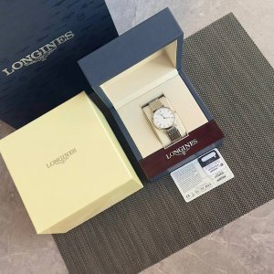 带保卡 白色罗马字面！超薄浪琴优雅系列-男款石英腕表，～37Mm表径，浪琴嘉岚体现了以飞翼沙漏标志而闻名于世的浪琴品牌最古老的制造美学，独特设计的表壳以超薄侧影