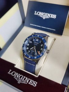 1630浪琴 先行者 Zulu Time 42毫米腕表 表壳:精钢/精钢+18K镀层 直径:42毫米 厚度:13.9毫米 防水:30米 机芯:日本精工Nh34机