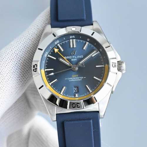 百年灵Breitling 机械计时系列A32398101M1A1 Chronomat Automatic Gmt 40 重磅来袭 1这款双时区腕表盘面简洁凌厉
