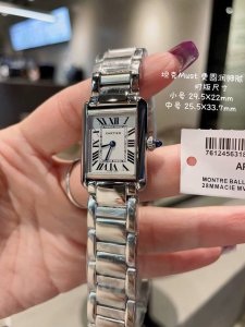 钢带 Factory 卡地亚 Cartier 坦克系列则推出tank Must腕表，表盘由经典罗马刻度显示 搭配must 系列方尖蓝宝石把头，表壳大小为中号：2