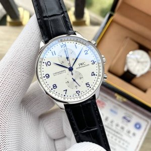 万国 Iwc 葡萄牙系列，精品男士腕表，多功能设计，尊贵大气，绅士风范，卓越品质，热卖全城。采用全自动机械机芯，顶级316精钢表壳，进口小牛皮表带，矿物质超强镜