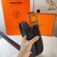 特 品牌： H 新款进口3. 5Cm不锈钢平滑扣头层小牛皮，手感细腻柔软。搭配纯钢镀银自动扣精品钢扣，男士必备！宽度： 3.5Cm不锈钢自动扣，长短可以裁剪