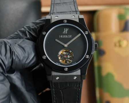 白壳 玫黑 恒宝 Hublot 玻璃 45Mm*13Mm 头层牛皮表带 原装扣 全自动机械机芯 浓浓的金属酷感 始终带给你视觉上的冲击 - 点击图像关闭