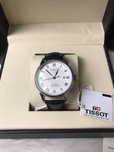 品牌：天梭-Tissot力洛克系列类型：男士腕表壳套：顶级版316精钢L表带：进口小牛皮表带316L精钢表带机芯：顶级自动机械镜面：矿物质防刮镜面玻璃尺寸：直径