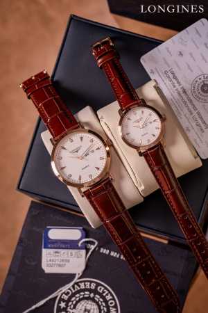 白皮 .金 . 浪琴-Longines 情侣对表 原装进口石英机芯 316L精钢表壳 直径男39Mm女29Mm 厚8Mm如果今天的阳光停止了它耀眼的光芒。那么你 - 点击图像关闭