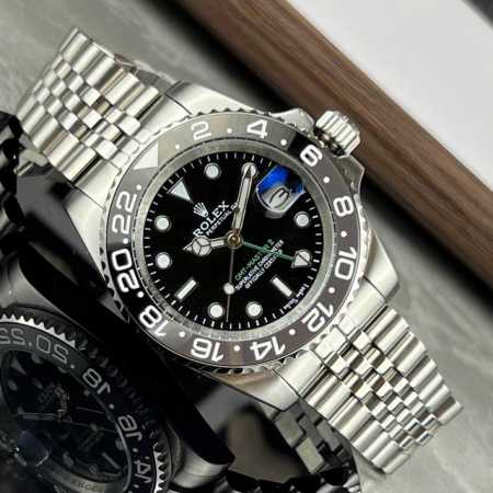 全部防伪都有 劳力士绿水鬼机械F厂出品 型号：M126710Grnr-0003 实物高清拍摄无Ps，无色差 手套上毛毛可以看出无磨皮 注意区分市场普通版本 F厂 - 点击图像关闭