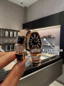 金白同价 宝格丽珠宝腕表 品牌：Bvlgari 宝格丽 系列：Serpenti系列 机芯：瑞士石英 表盘：珍珠母贝表盘，时标钻示 调时：底盖按调 功能：时针 分