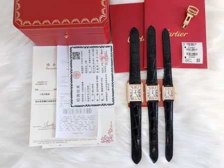 白壳 玫瑰金 钻+30 卡地亚tank Solo腕表 高质量版本原版开模 瑞士石英机芯 精钢表壳 圆珠形表冠 镶嵌一颗凸圆形合成尖晶石 镀银珠光表盘 罗马数字时 - 点击图像关闭