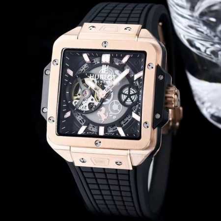 白 玫 Hublot 宇舶 秉承“敢为先锋，独树一帜”的品牌理念，推出新款宇舶表square Bang Unico系列 独特的方形设计表盘 采用进口九字位镂空飞 - 点击图像关闭