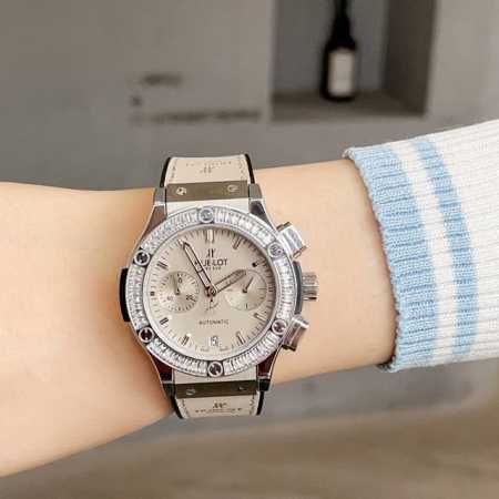 Fhublot恒宝-宇舶38Mm计时女表，就是要颠覆一切规则！宇舶勇敢表达爱意的时刻！Hublot 为您准备好了爱的表白礼物！为您爱的人献上一份满满的爱意与惊喜 - 点击图像关闭