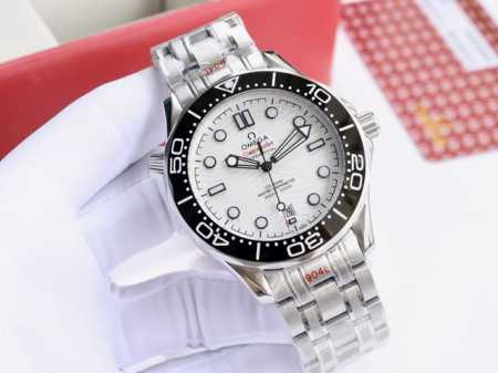 欧米茄-Omega 海马系列300米潜水腕表 表壳采用316L精钢表壳，搭载同级唯一陶瓷原装单向旋转计时圈口。表壳侧面泄压阀跟原装一致。表径42Mm 圈口采用进 - 点击图像关闭