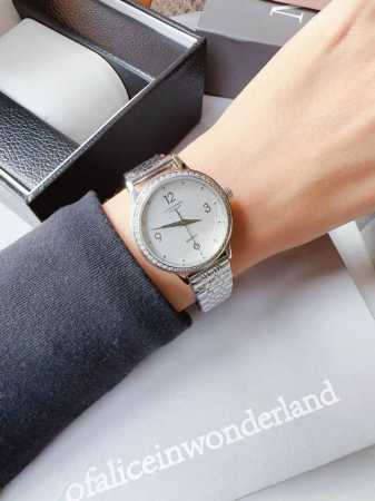 钻钢 . 陶瓷+20 浪琴-Longines 简约大气女款 进口石英机芯 矿物质玻璃镜面 316L精钢表壳 直径28Mm厚8Mm 该款腕表备受女性喜爱，在不同的 - 点击图像关闭