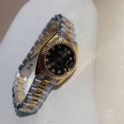 新款推荐钻面 劳力士 28Mm精致小表螺旋后盖 珍珠贝母 女款钻圈钻面 爆款推荐 设计显出独特高贵优雅女神气质！316精钢搭配原装拉扣，不显浮华的风格广受女神喜