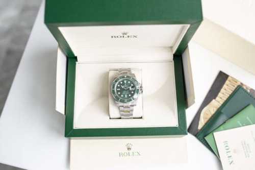 劳力士 Rolex 蚝式潜航者日历型 水鬼 自动机械 商务休闲男表 机芯采用瑞士Eta2836机芯。想要购买劳力士原装机芯的表友们勿买。劳力士专用机芯全世界没有