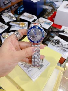 绅士高级 彰显品味 无论正装还是休闲都是最佳选择！酷帅 热度爆款潜水表 海马300米，黑马产品，同质量之最！重新定义海马300完美诠释性！ 海马系列300米潜水