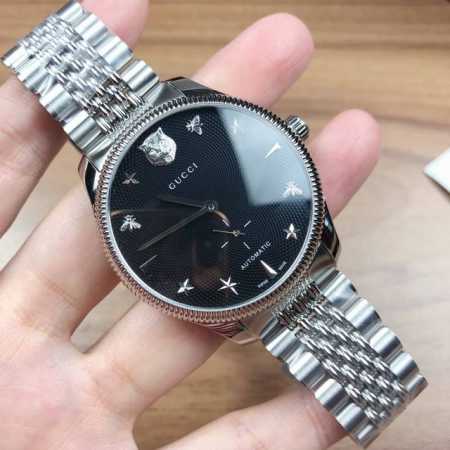 批: 原盒:30 古驰新款，自动机械中性表，表径40Mm，精钢、滚花表圈，玑缕饰纹表面，蓝宝石水晶玻璃，精钢表带可更换式，防水50米 - 点击图像关闭