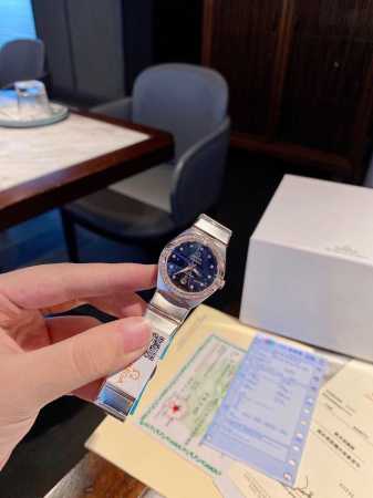 经典款式 永恒不变 欧米茄Omega，双鹰星座系列，采用高级石英机芯，真星空字面蝴蝶双按表扣。 矿物质耐磨玻璃材质，表里如一 独具匠心！尺寸：28Mm - 点击图像关闭