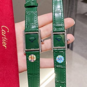 白钻 金钻410 V3出品匠心之作卡地亚 Cartier-Tank腕表家族的代表作！采用全贵金属打造 壳形线条上更圆润和细腻，瑞士石英机芯，新尺寸：中号33.7