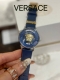 新款 V-Tribute系列，3D立体的美杜莎头像摄人心魂，头像上方Verssce标识印记的品牌格调，简约盘面搭配矩形时标，经珐琅处理的希腊回纹，为个性张扬的外