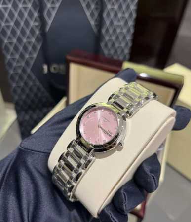 浪琴心月系列，灵感源自千年传颂的 一千零一夜 ，每一秒流转，都承载着心想事成的美好愿景。这款手表以优雅腕间时光印记，精致设计彰显非凡品味，让每一位女性都为之倾倒 - 点击图像关闭