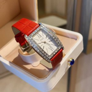 伯爵-PIAGET G0A33091女士腕表，水桶形的表壳别具一格，独特的绢布表带搭配原版针扣，完美结合，尽显奢华时尚气质。原装瑞士机芯，316L精钢表壳，尺寸