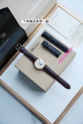 顶级版本 积家月相大师系列，配鳄鱼皮送牛皮表带，表壳直径39Mmx9.9Mm与原装同步。六点钟的子盘拥有阳历阴历 月相 双期显示，月相一月转一圈，功能和正品一致