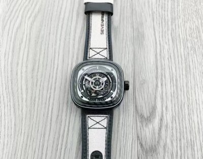 Sevenfriday七个星期五p系列 自动机械机芯 瑞士方形黑盘皮带黑白拼色工业风潮流运动休闲 男女同款 瑞表 黑色表盘 精钢表壳 牛皮表带