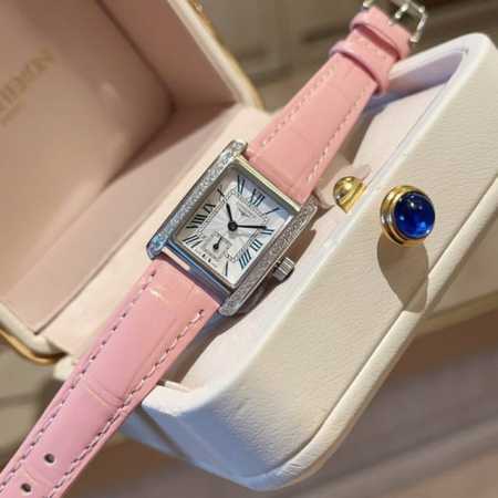 白壳 带钻20 迷你 戴卓小方格 到货啦采用进口日本机芯 情人节必备 小巧而精致的表壳 纯粹柔和的线条 这一定是你首饰手表柜中不可或缺的一枚Mini新宠 - 点击图像关闭