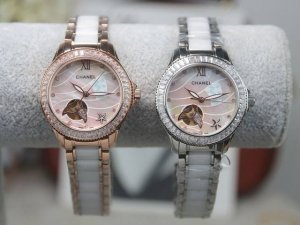 时尚机械女款 香奈儿 顶级机械女表，搭载原装西铁城机械机芯，零返修，手工雕刻打磨的方钻表圈，凸显3D立体效果。晶莹剔透，温润如玉，女性味十足，典雅奢华。尺寸 3