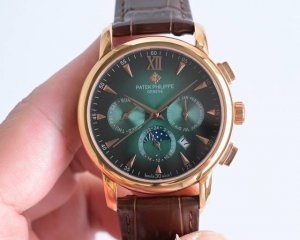 白 金 百达翡丽Patek Philippe复杂功能系列-纯手工-雕花腕表-惊艳登场，42毫米的表径适配大众男性手寸，非常商务可亦休闲。整表表壳手工雕刻花纹，视